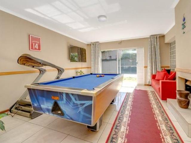 4 Bedroom House in Weltevreden Park