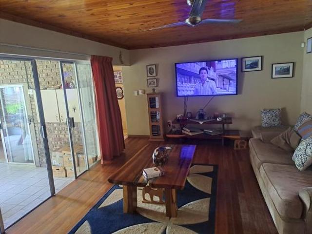 4 Bedroom House in West Acres Ext 13
