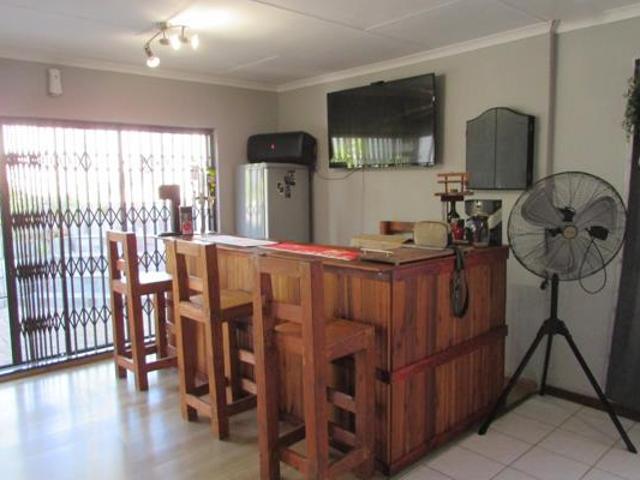 4 Bedroom House in West Acres Ext 13
