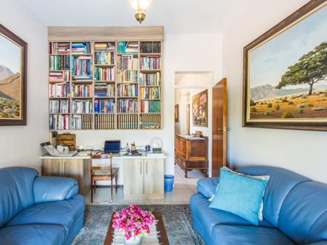 4 Bedroom House in West Bank