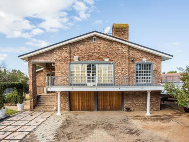 4 Bedroom House in West Bank
