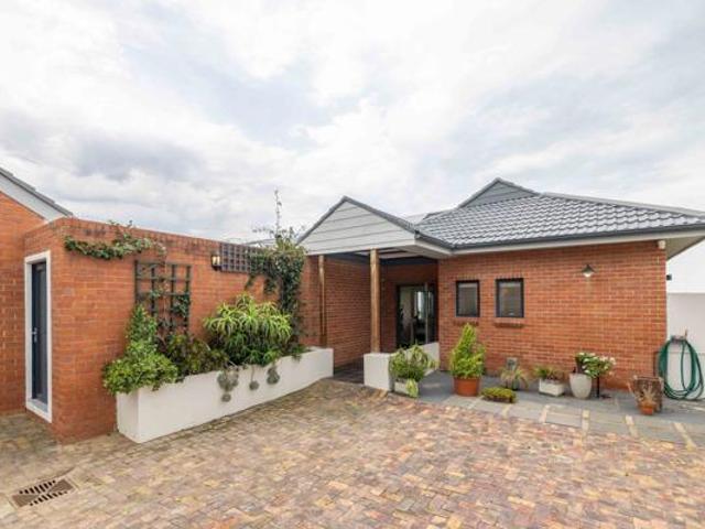 4 Bedroom House in West Bank