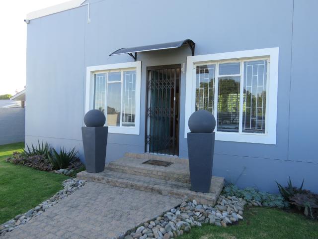 4 Bedroom House in West Bank