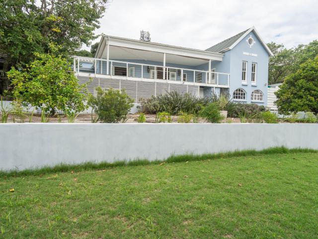 4 Bedroom House in West Bank