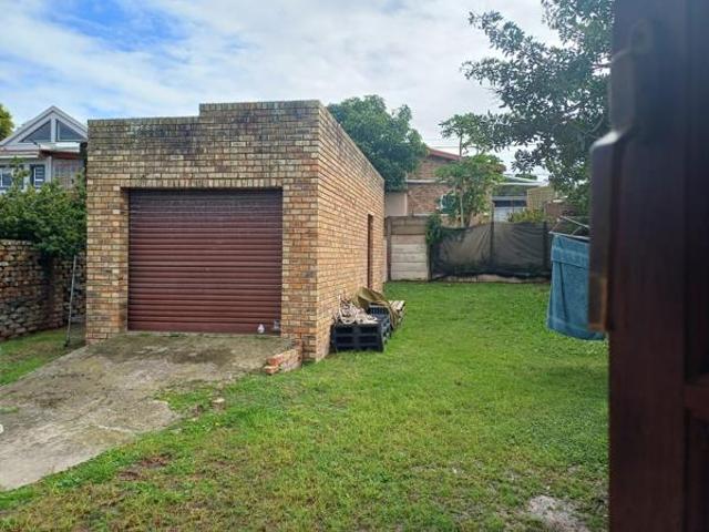 4 Bedroom House in West Bank