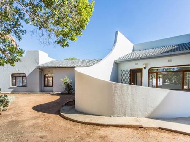 4 Bedroom House in West Bank