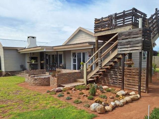 4 Bedroom House in West Bank