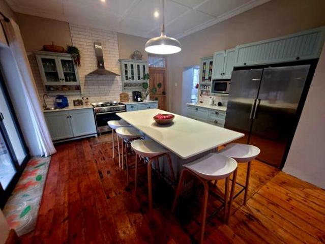 4 Bedroom House in West Bank