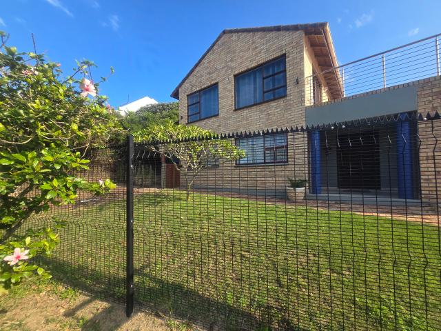 4 Bedroom House in West Beach