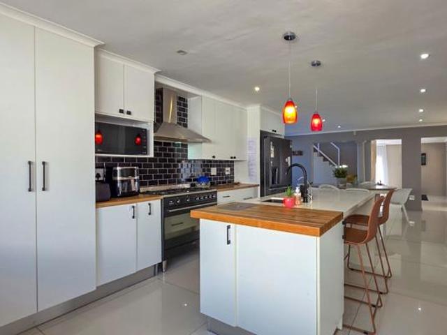 4 Bedroom House in West Beach