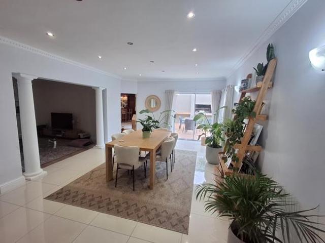 4 Bedroom House in West Beach