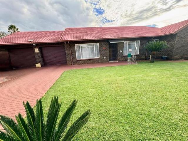 4 Bedroom House in Westonaria