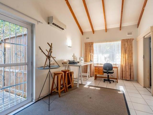 4 Bedroom House in Westbrook