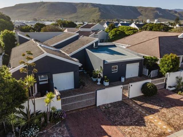 4 Bedroom House in Westcliff