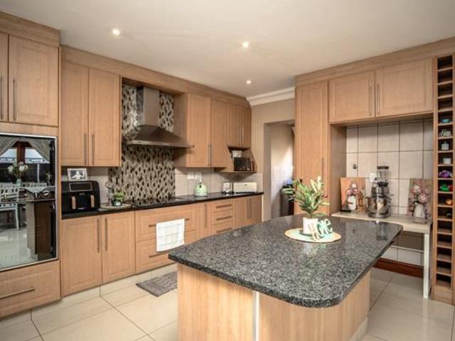 4 Bedroom House in Westlake Country & Safari Estate
