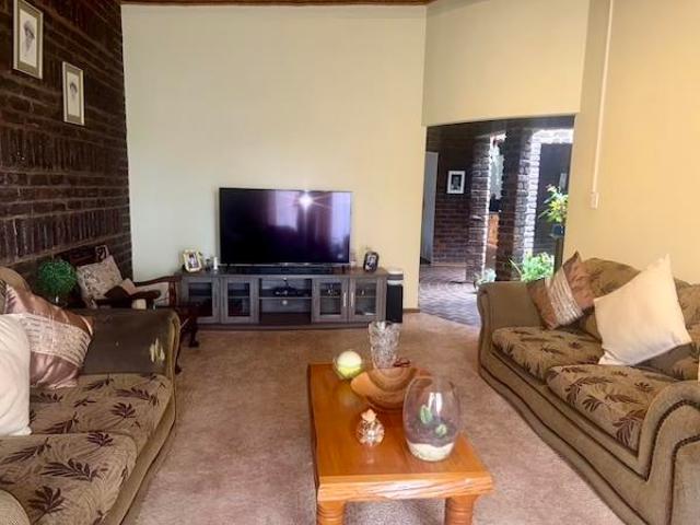 4 Bedroom House in White River Central