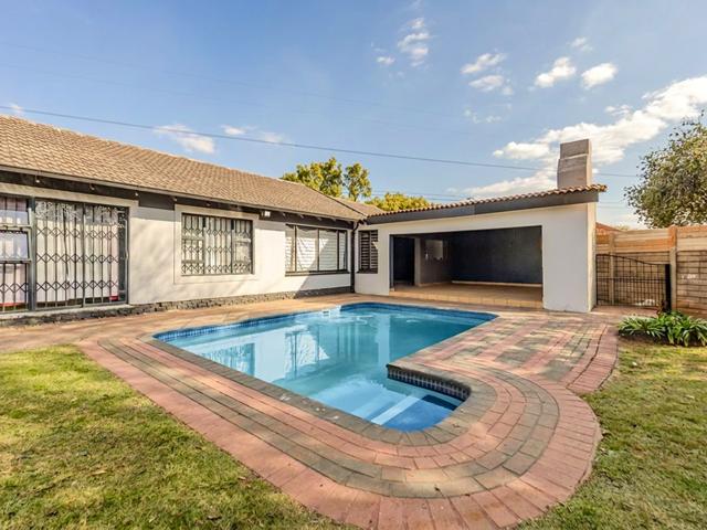 4 Bedroom House in Witpoortjie