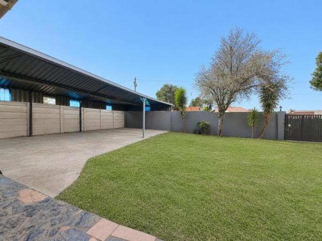 4 Bedroom House in Witpoortjie