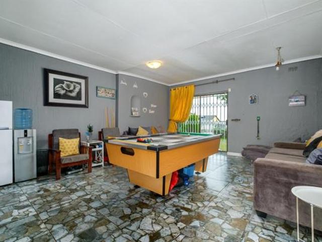 4 Bedroom House in Witpoortjie