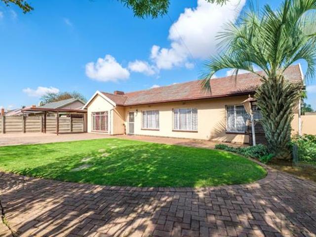 4 Bedroom House in Witpoortjie