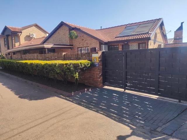 4 Bedroom House in Wierda Glen Estate