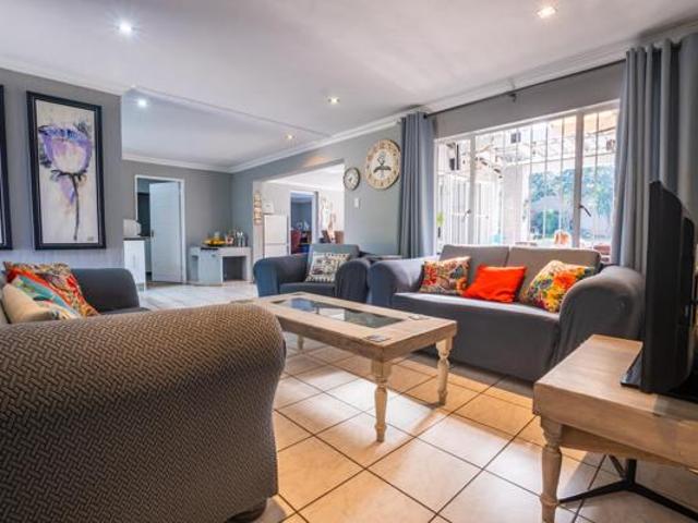 4 Bedroom House in Wilgeheuwel