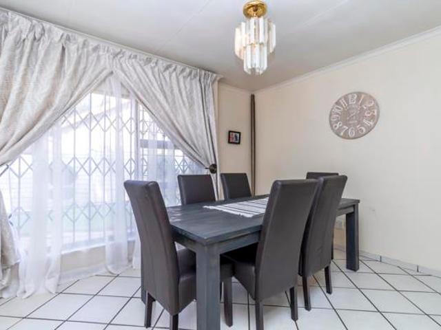 4 Bedroom House in Wilgeheuwel