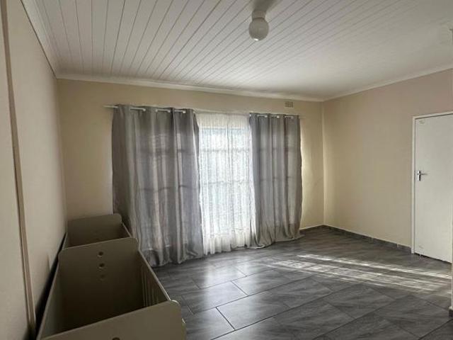 4 Bedroom House in Wilgehof