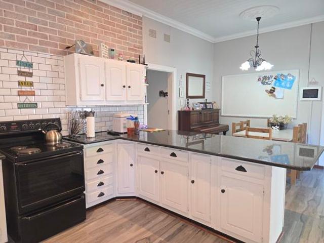 4 Bedroom House in Wilgenhof