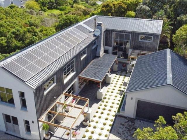 4 Bedroom House in Wilderness Central
