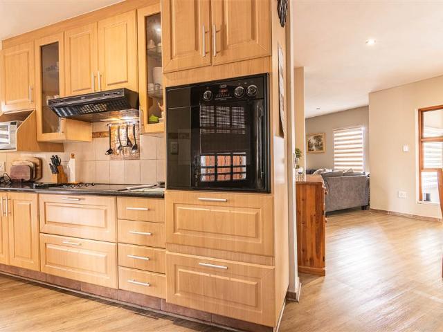 4 Bedroom House in Willowbrook
