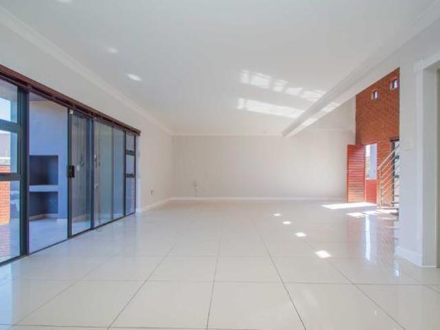 4 Bedroom House in Willowbrook
