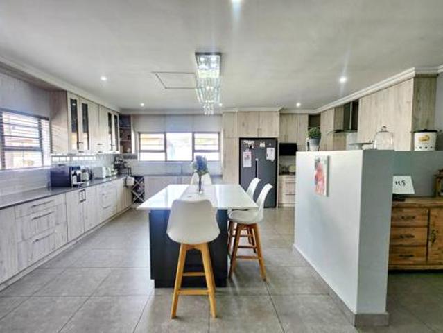 4 Bedroom House in Winterhoek Park