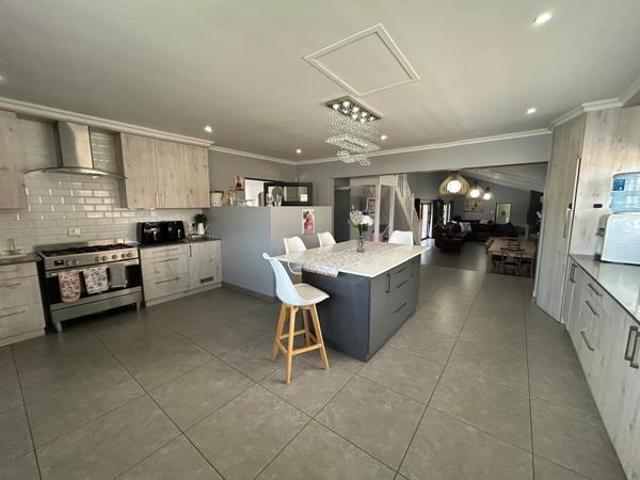 4 Bedroom House in Winterhoek Park
