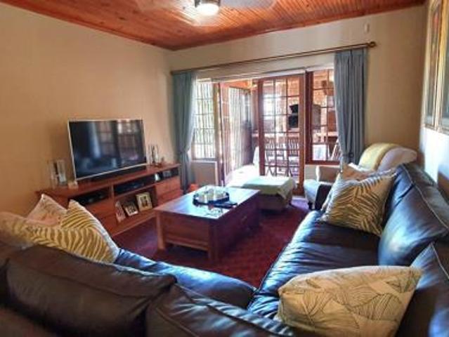 4 Bedroom House in Winterhoek Park