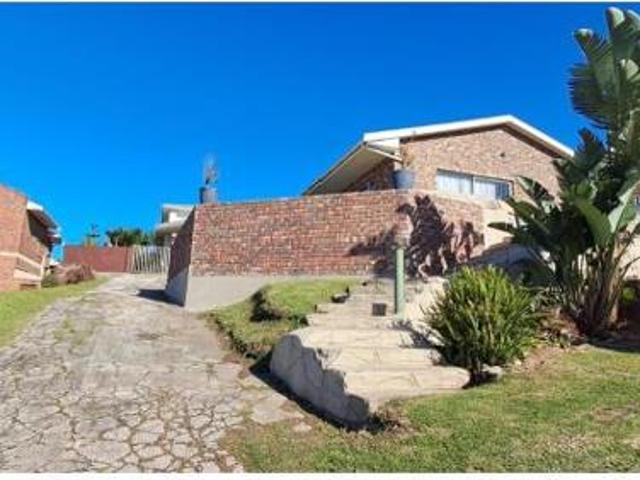 4 Bedroom House in Winterstrand