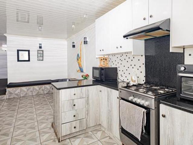 4 Bedroom House in Wynberg
