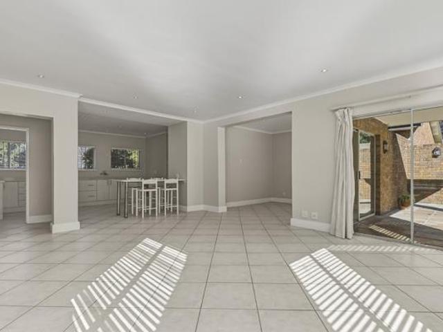 4 Bedroom House in Wynberg Upper