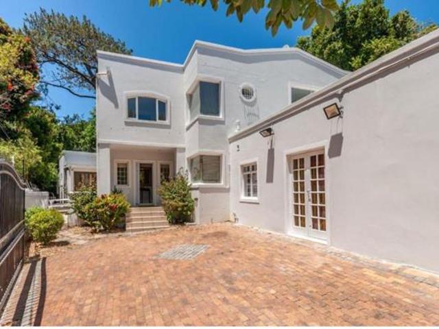4 Bedroom House in Wynberg Upper