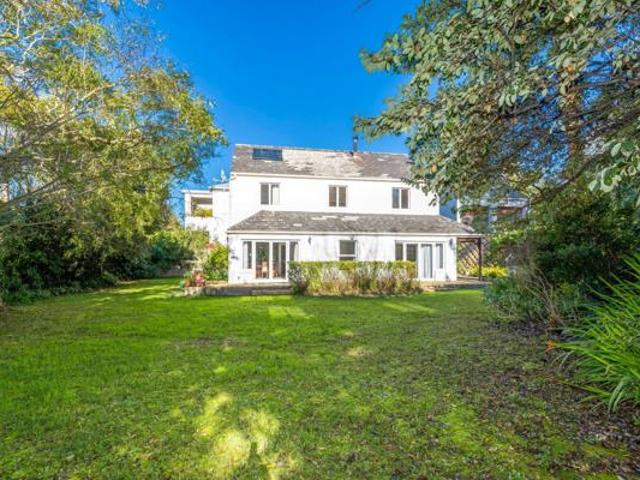 4 Bedroom House in Wynberg Upper