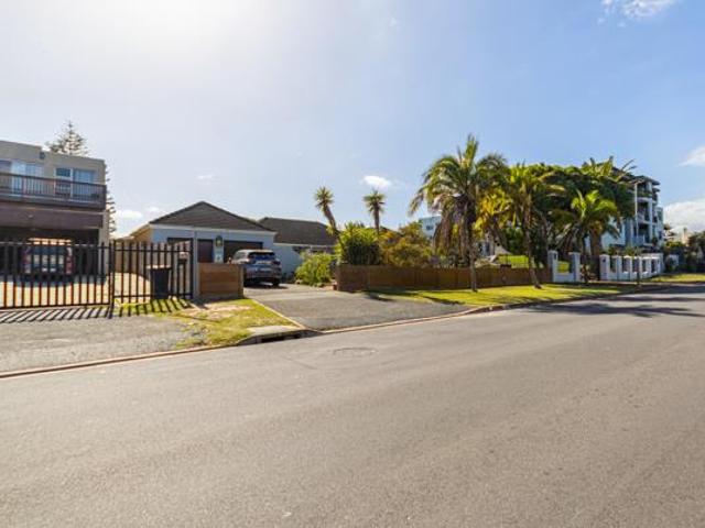 4 Bedroom House in Table View