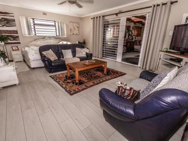 4 Bedroom House in Table View