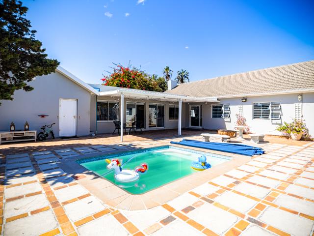 4 Bedroom House in Table View