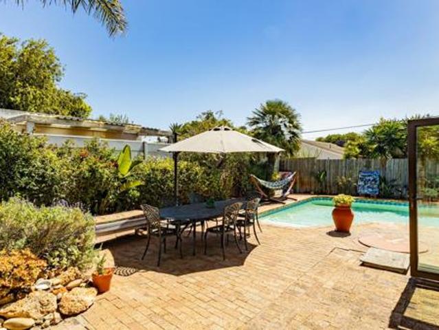 4 Bedroom House in Table View
