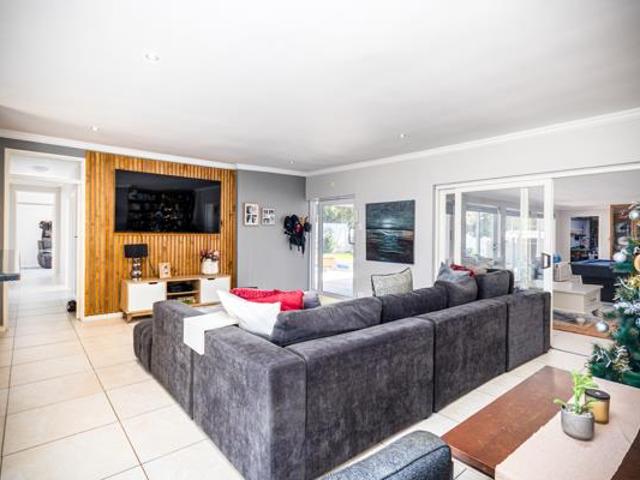 4 Bedroom House in Table View