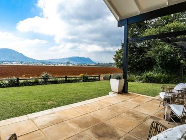 4 Bedroom House in The Coves