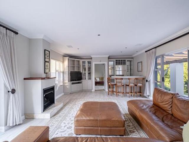 4 Bedroom House in Theescombe
