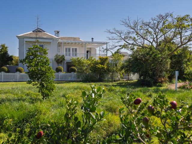 4 Bedroom House in Thesen Islands