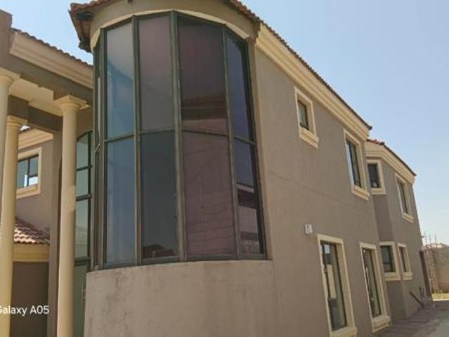 4 Bedroom House in Thornhill