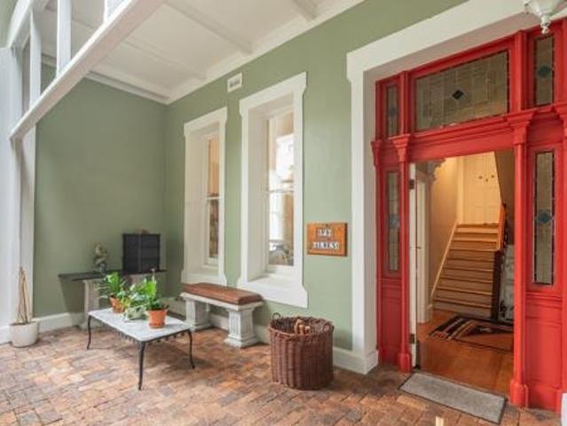 4 Bedroom House in Three Anchor Bay
